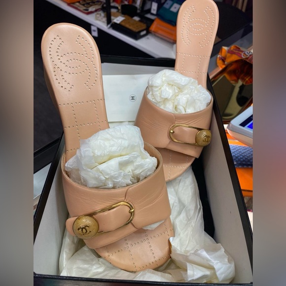 Chanel Vintage Leather and Wood Slides in Peach Color-size 7.5 - Picture 3 of 15